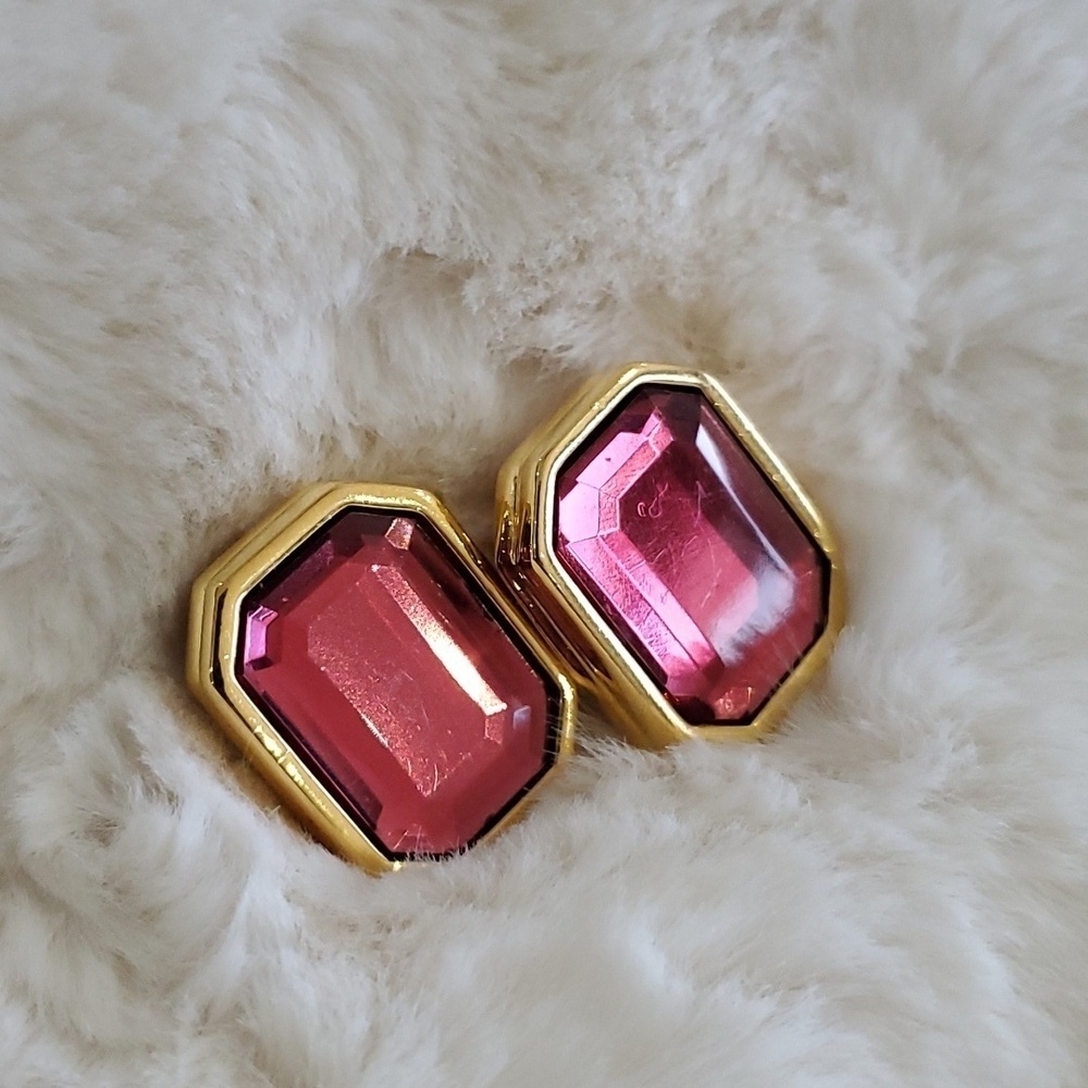 JOAN RIVERS CLIP ON EARRINGS GOLD TONE SETTING PURPLE GEMS Y2K RETRO